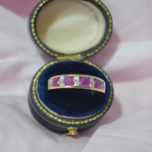 Stunning 9ct Ruby & Diamond ring