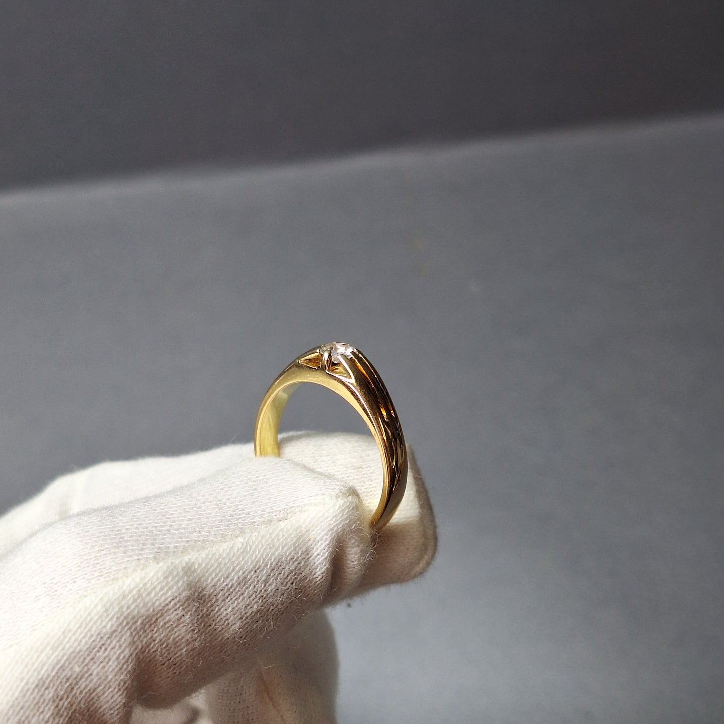 18ct Gold Diamond Single Stone Ring