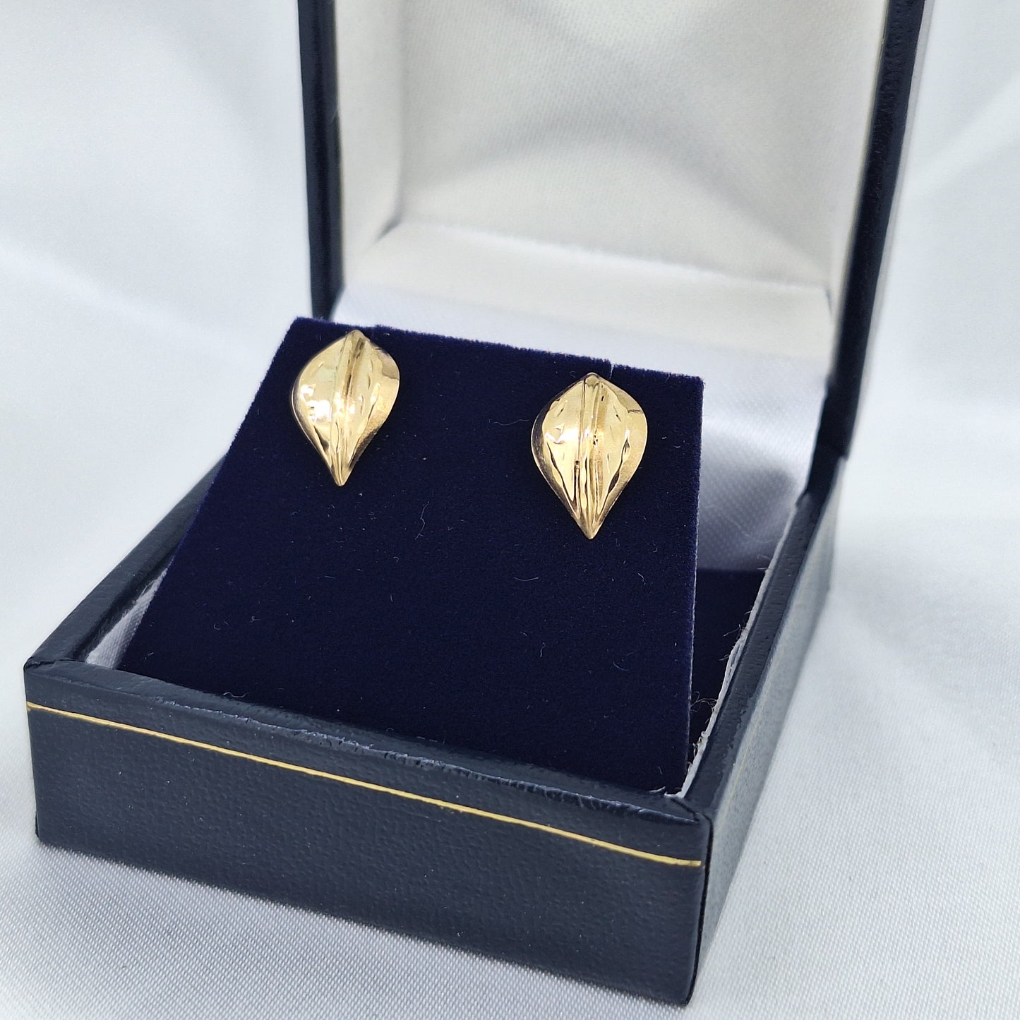 9ct yellow gold leaf studs