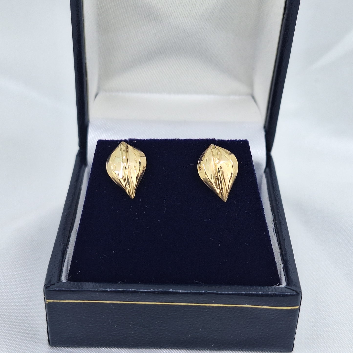 9ct yellow gold leaf studs