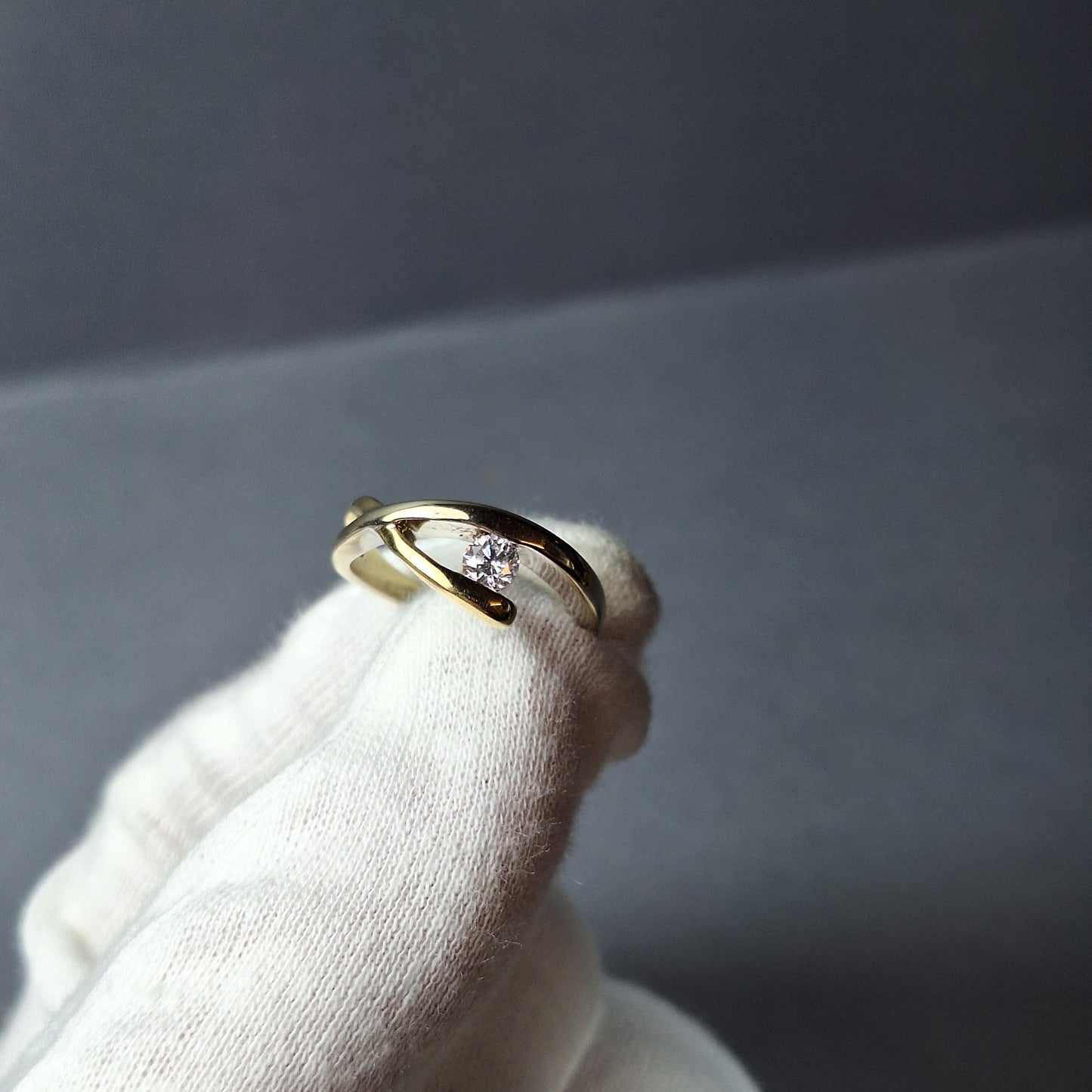 18ct Yellow and White Gold Diamond Solitaire Ring