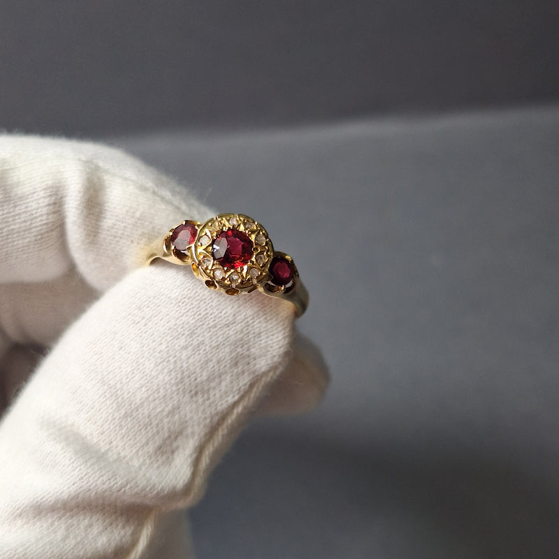 Vintage 18ct Ruby & Diamond ring