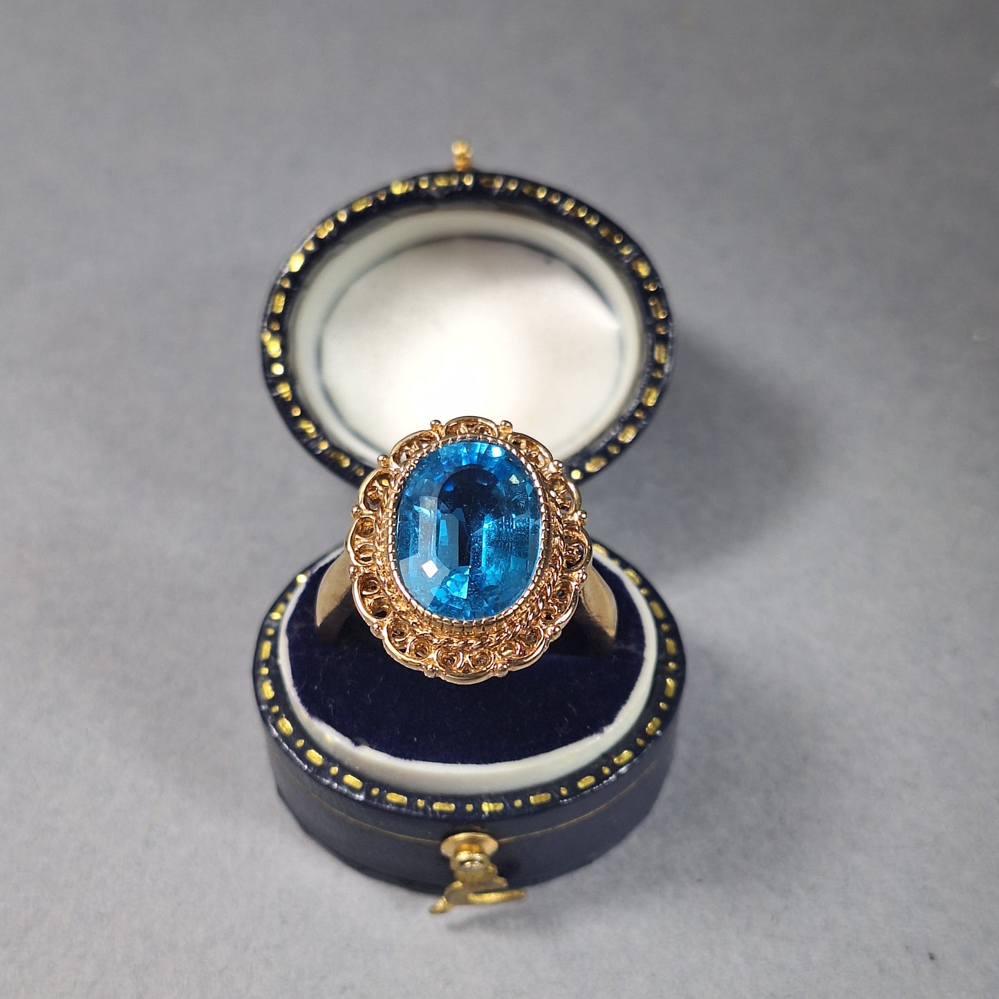 Vintage 9ct yellow gold Blue Topaz ring