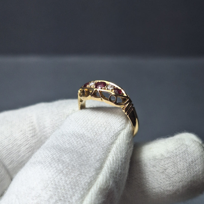 18ct Ruby ring with diamonds