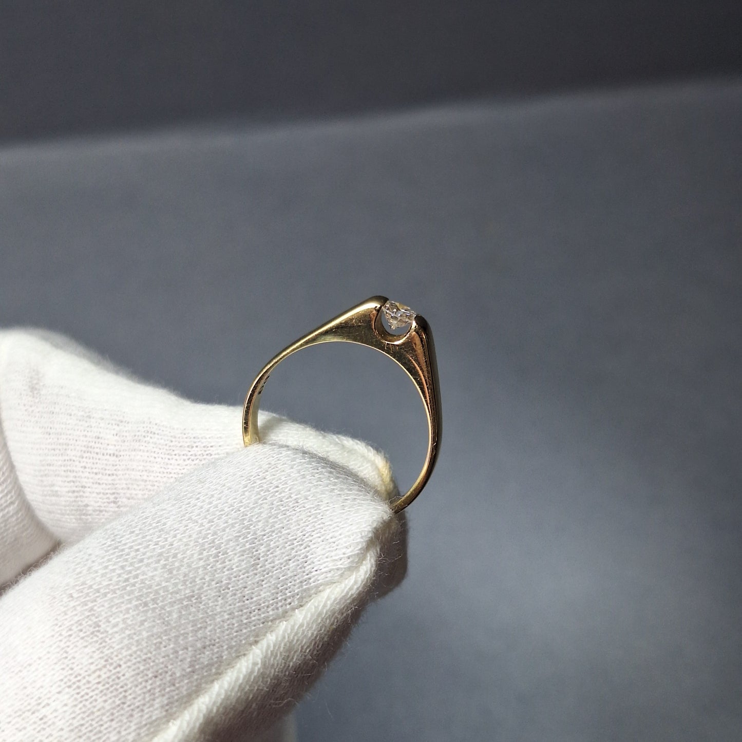 18ct Gold and Diamond Solitaire Ring