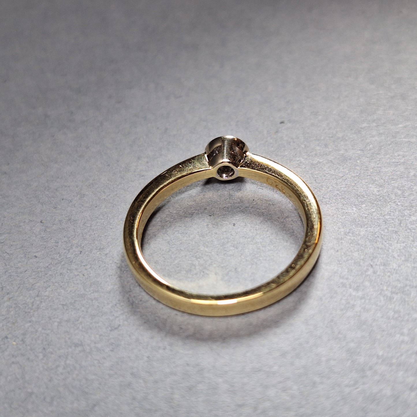 18ct Gold Diamond Rub over Single Stone Engagement Ring