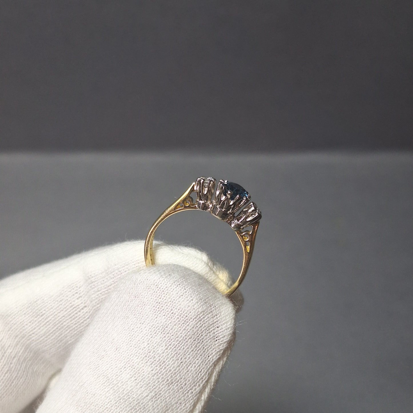 18ct Gold Blue Topaz and Diamond 3 Stone Ring