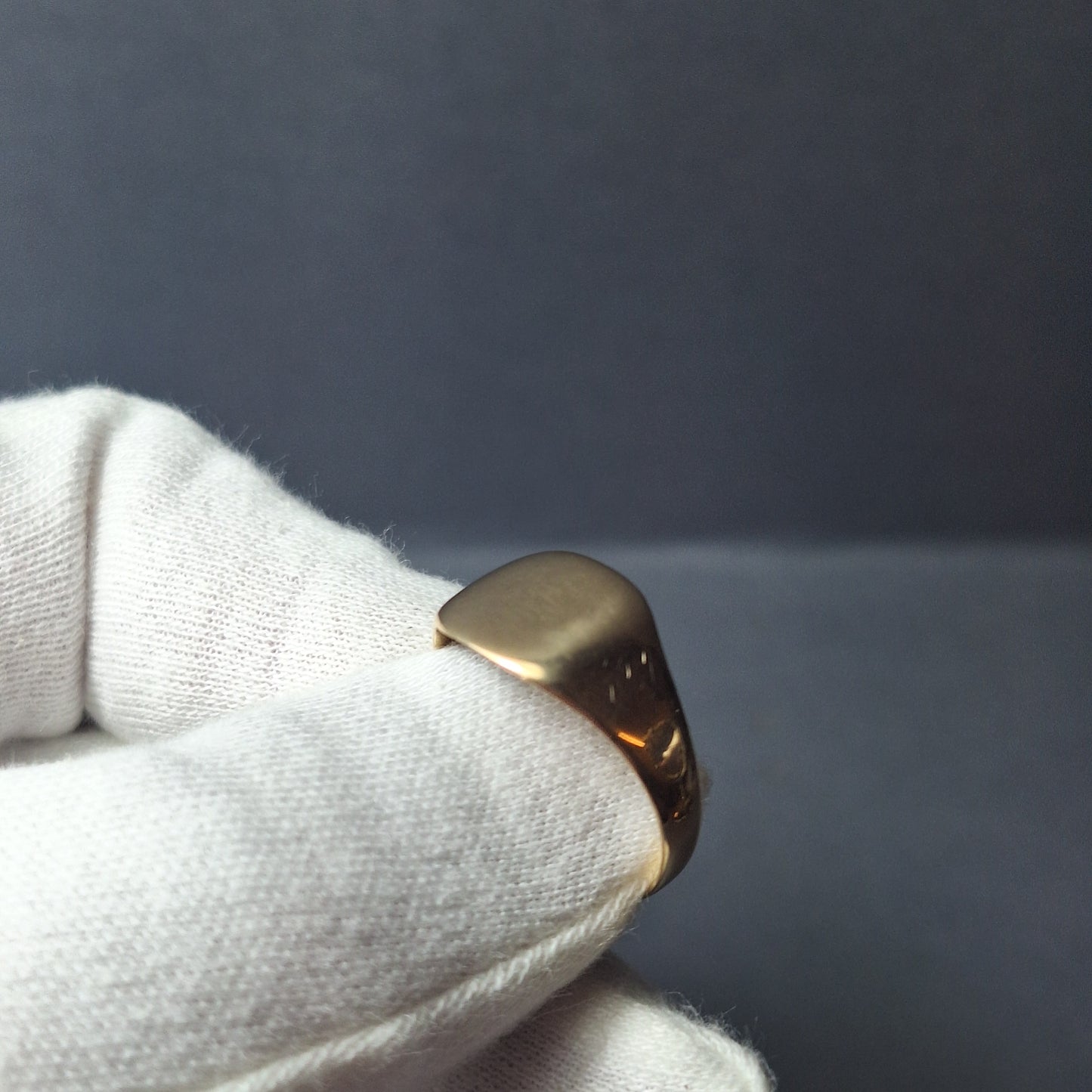 Vintage gents 9ct gold signet ring
