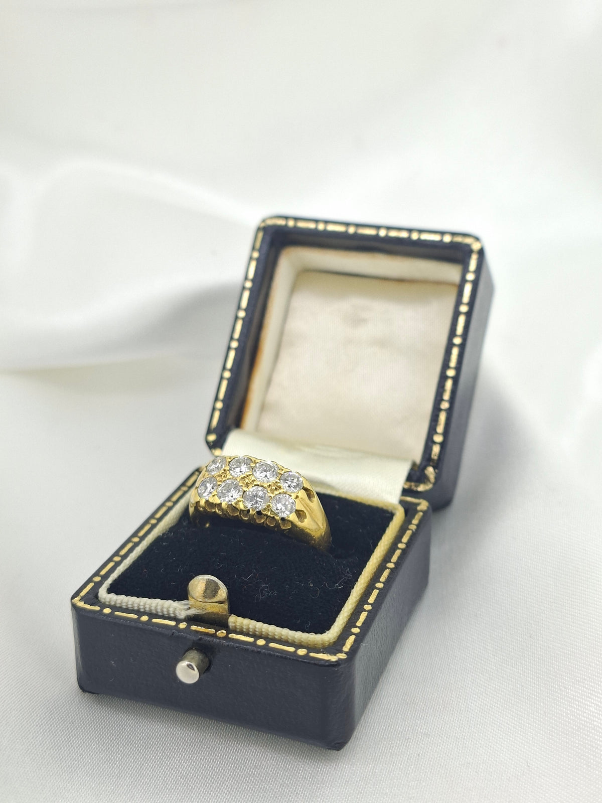 Vintage 18ct Eight Stone diamond Signet ring