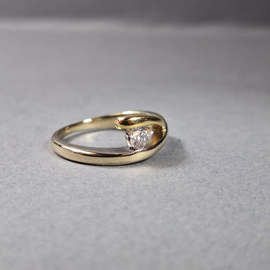 18ct Yellow and White Gold Diamond Solitaire Ring