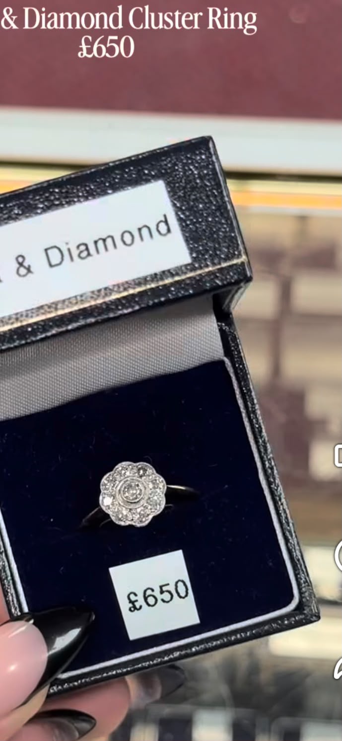 18ct Diamond flower
