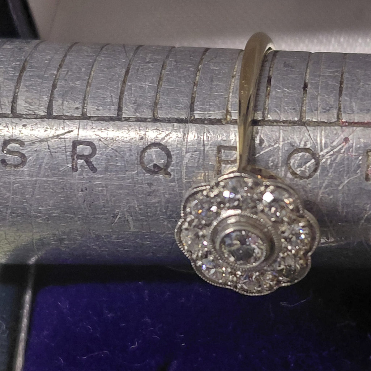 18ct Diamond flower