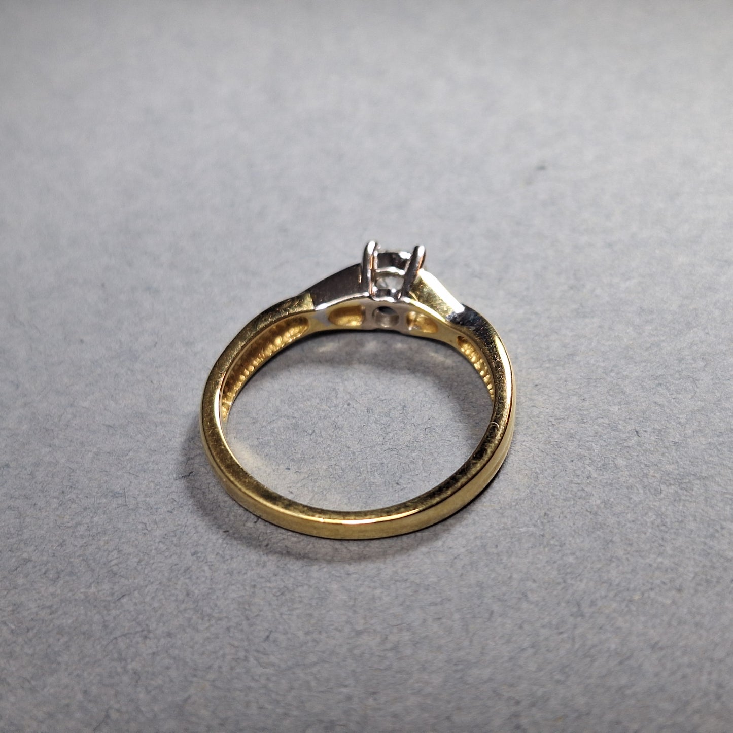 18ct Gold Diamond Single Stone Engagement Ring