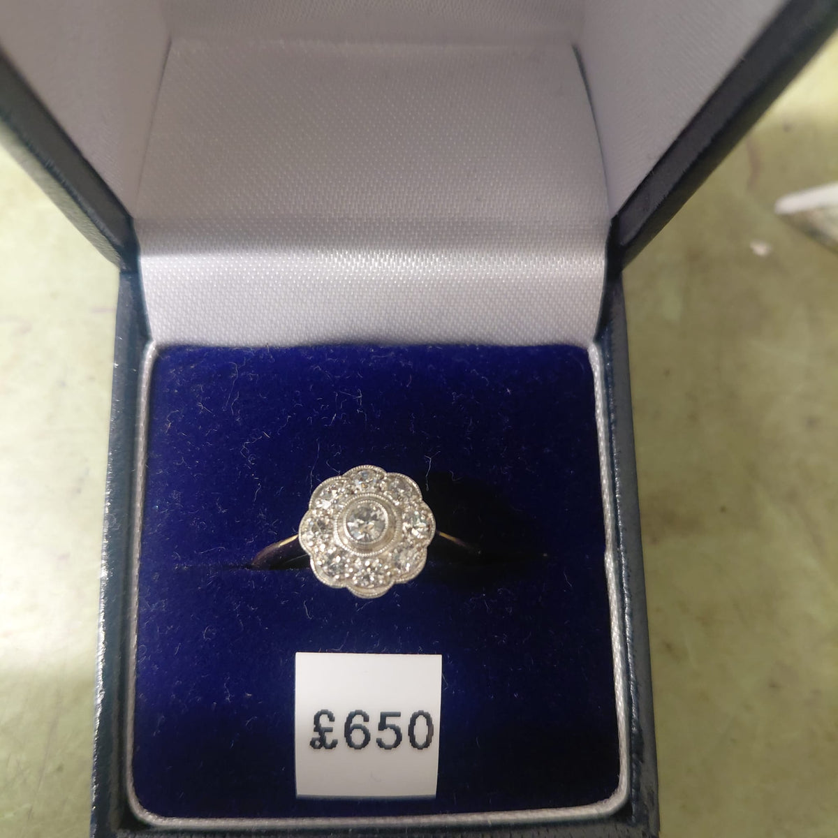 18ct Diamond flower