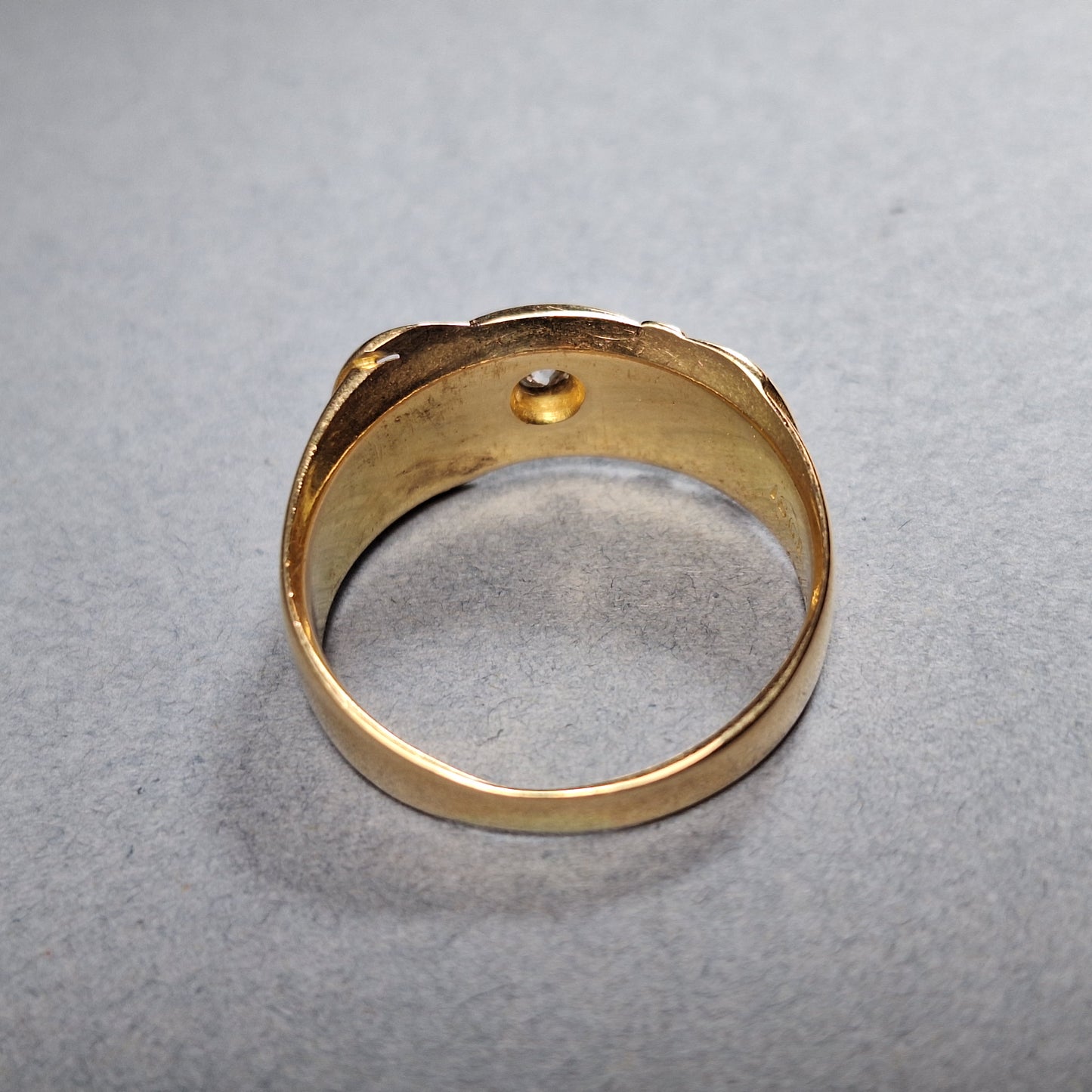 18ct Gold Diamond Set Buckle Ring