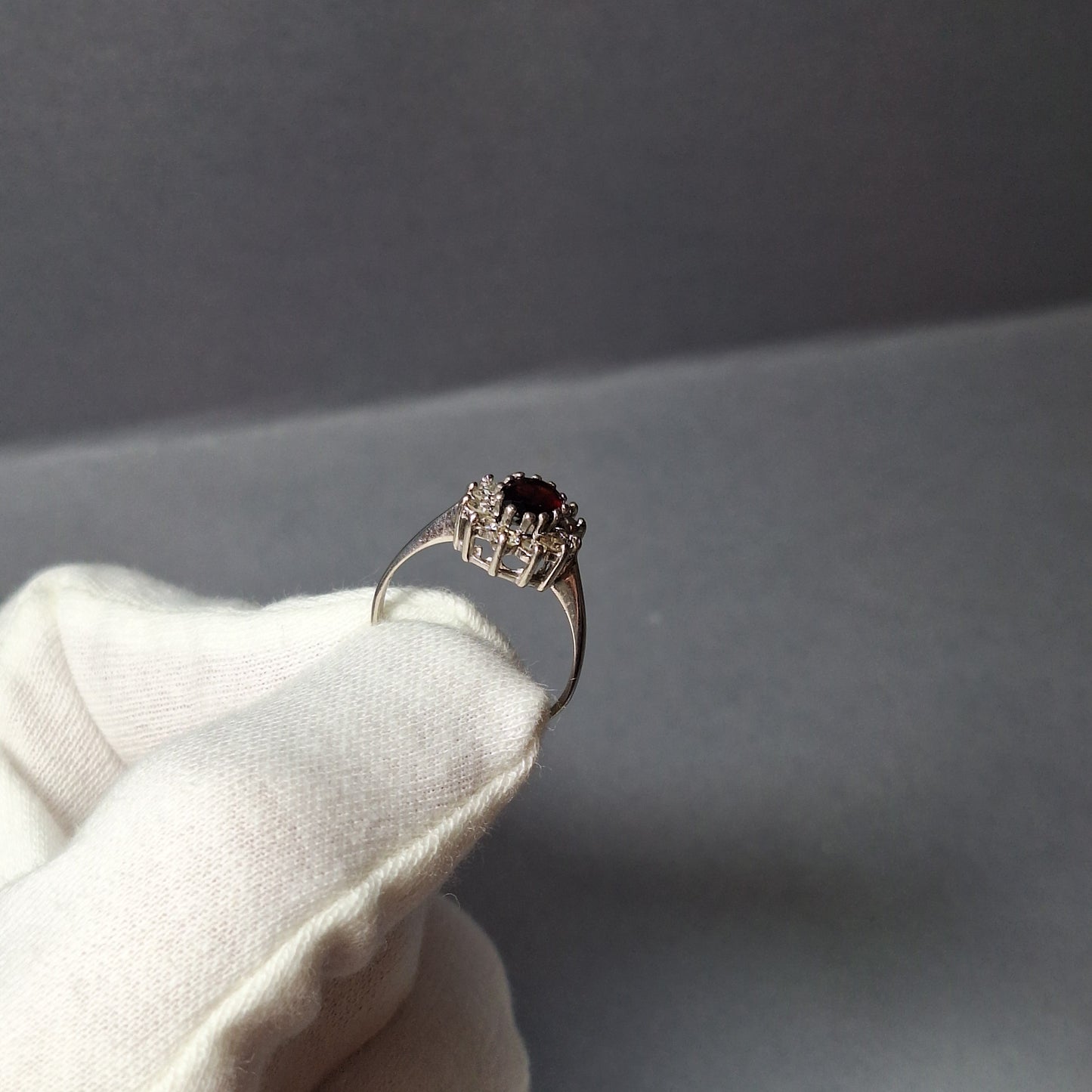 18ct Gold Garnet and Diamond Ring