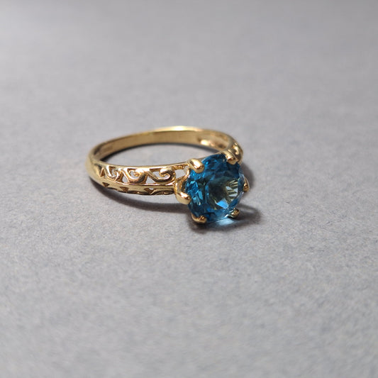 9ct Gold Blue Topaz Ring