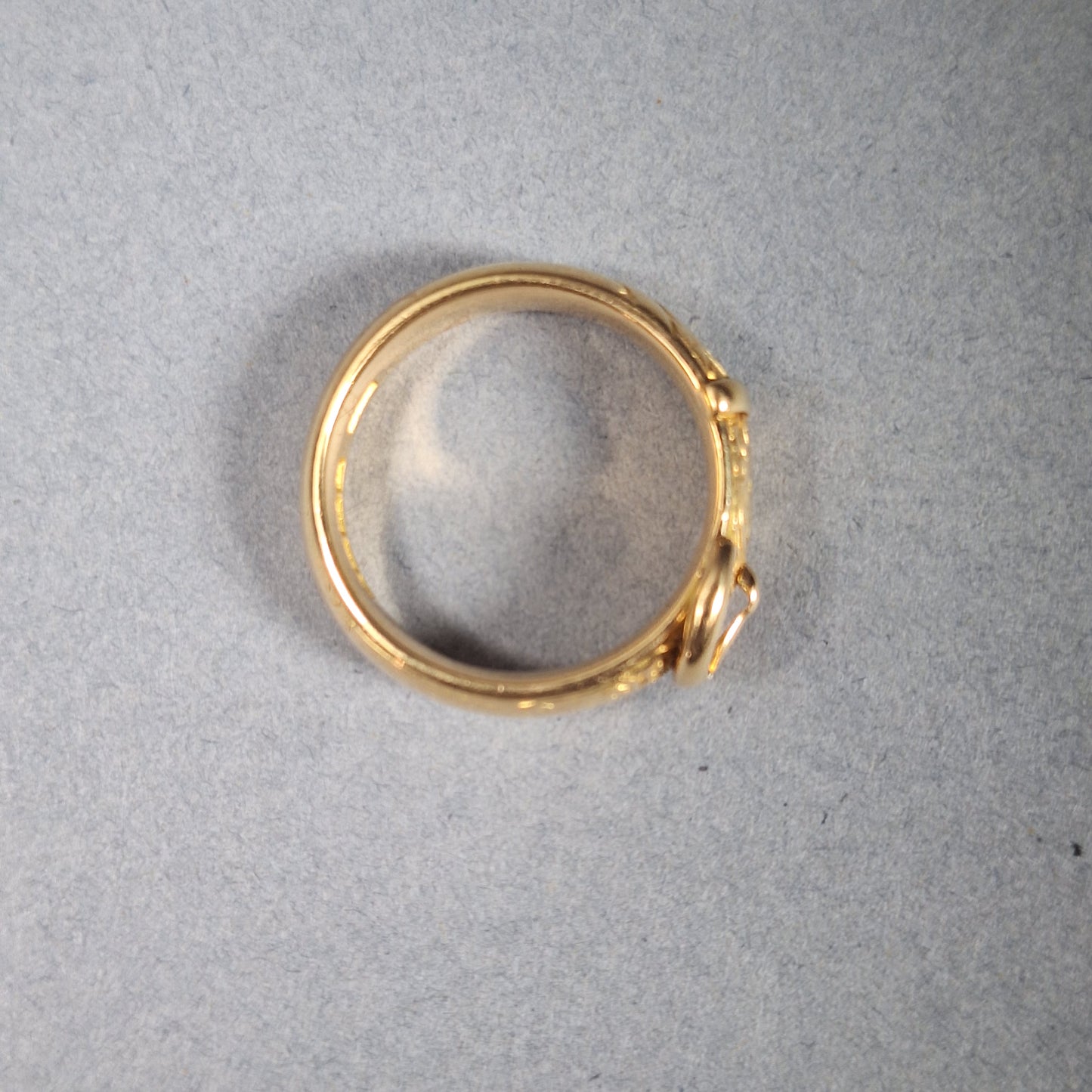 Solid old-style 18ct yellow gold Buckle ring