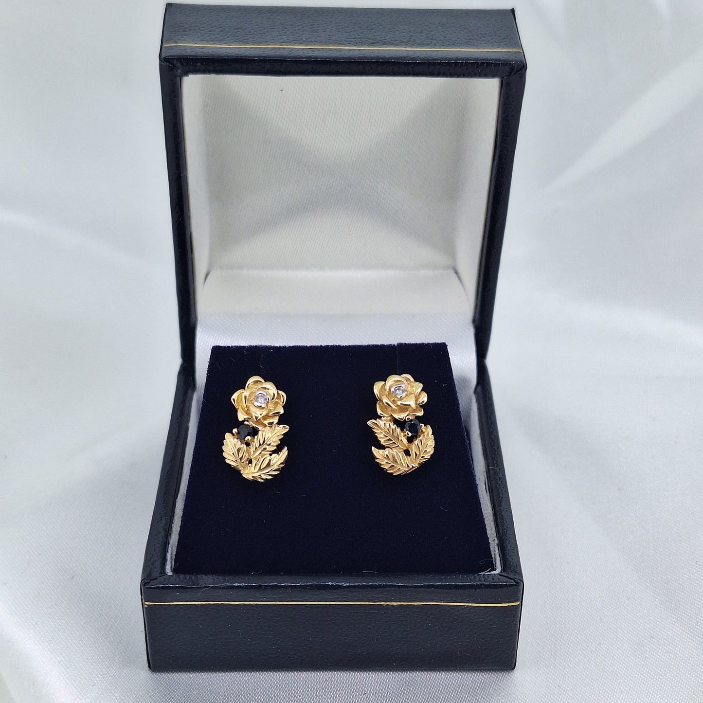 14ct Yellow Gold Diamond & Sapphire flower studs
