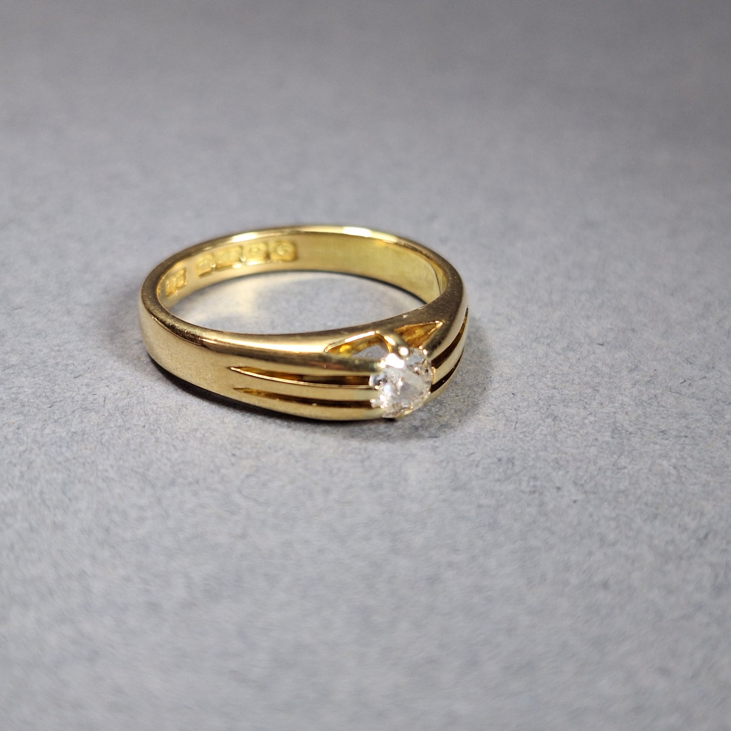 18ct Gold Diamond Single Stone Ring