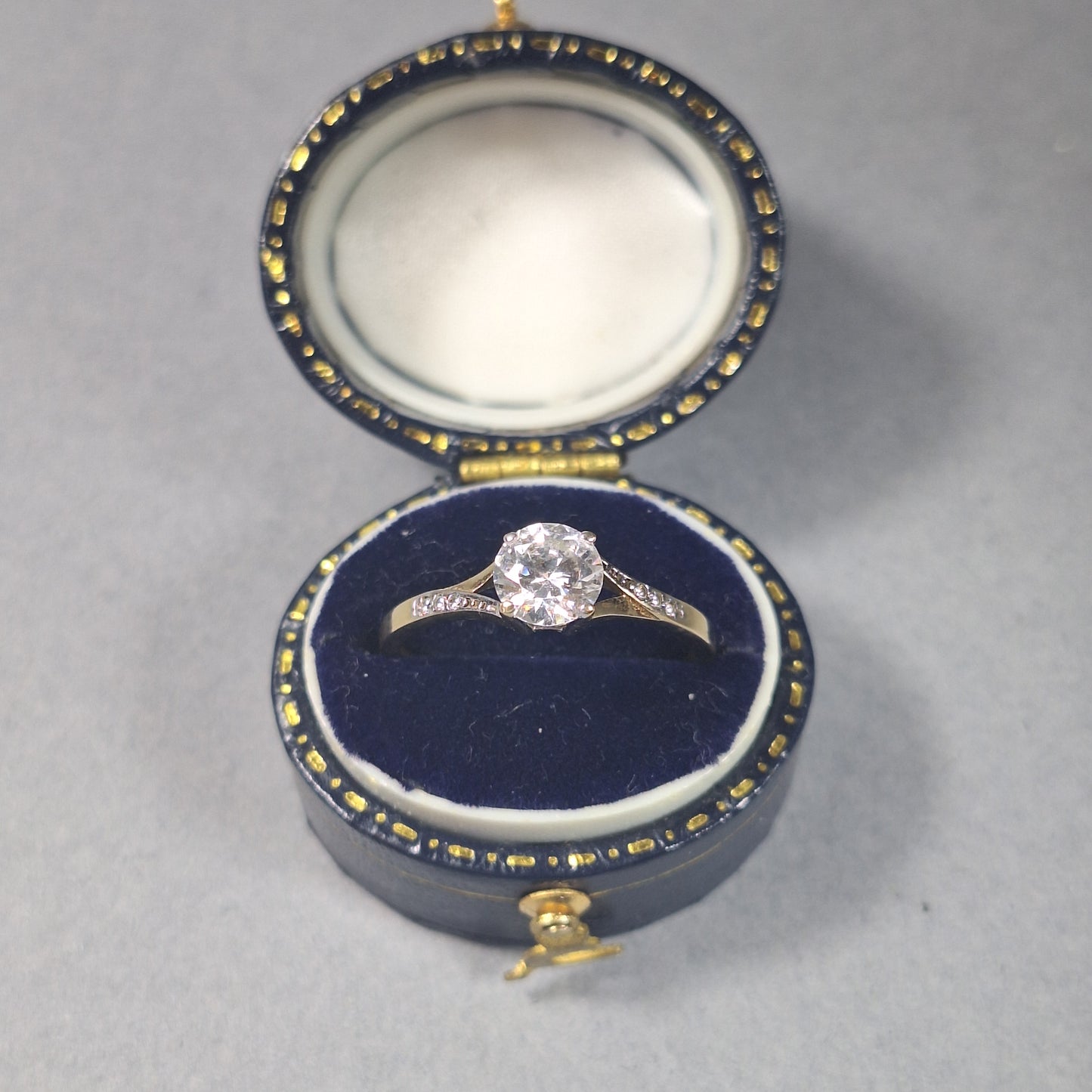 Ladies 9ct yellow Gold Cubic Zirconia solitaire ring