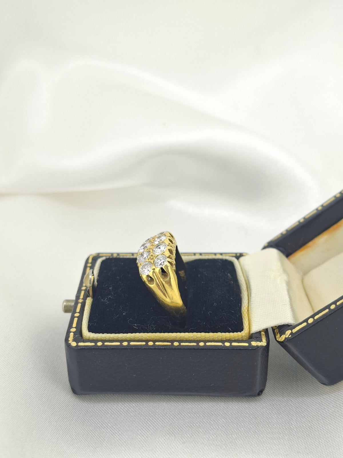 Vintage 18ct Eight Stone diamond Signet ring