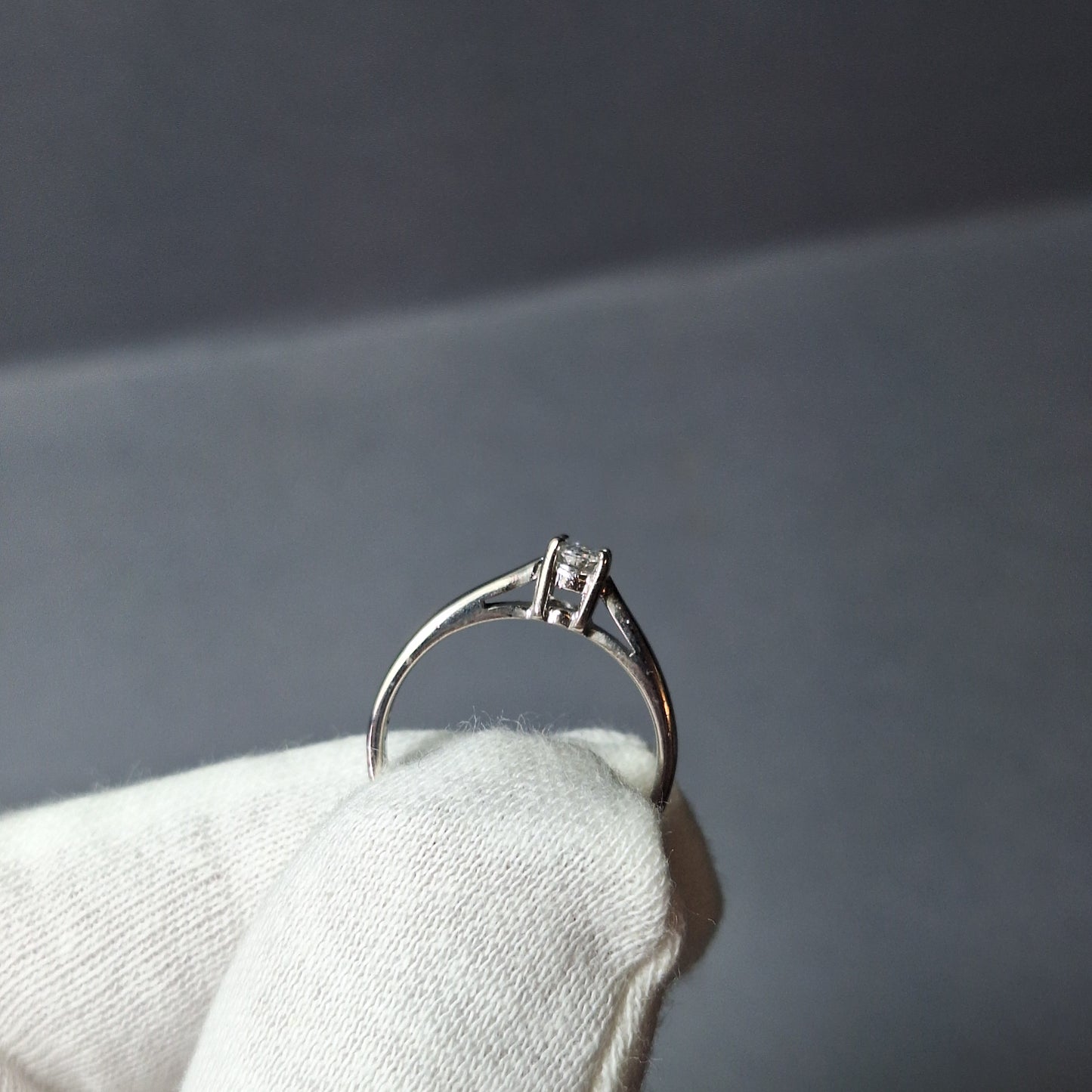 18ct White Gold Diamond Engagement Ring