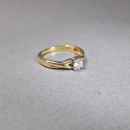 18ct Gold Diamond Single Stone Engagement Ring