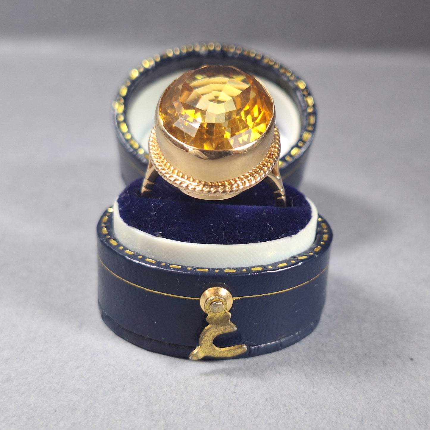 Vintage 9ct yellow gold Citrine ring