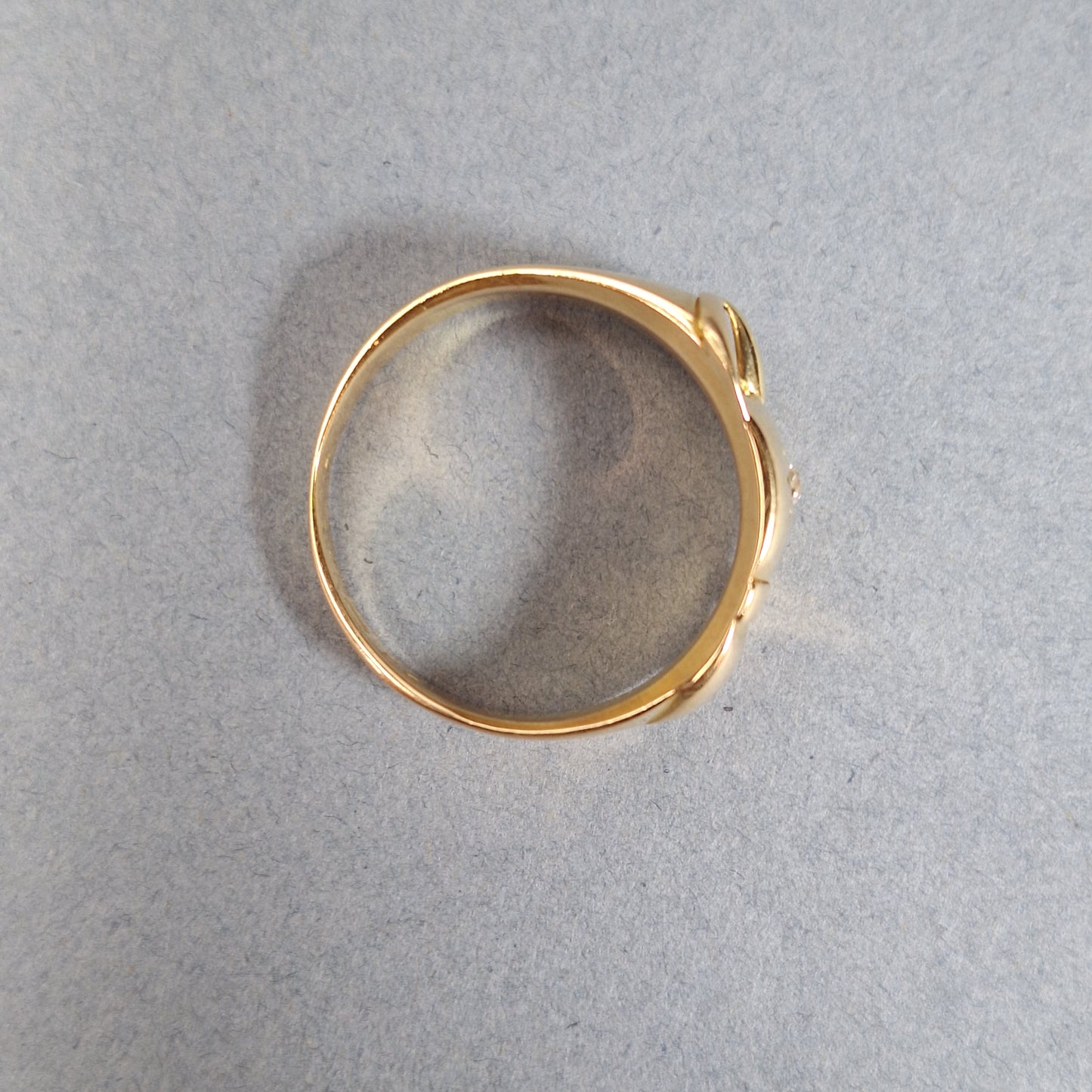 18ct Gold Diamond Set Buckle Ring