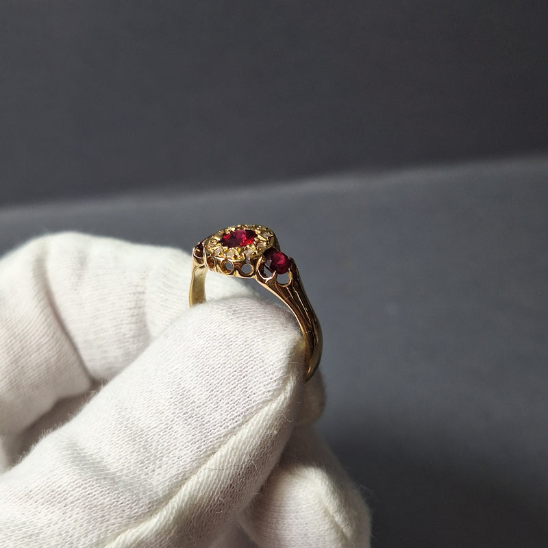 Vintage 18ct Ruby & Diamond ring