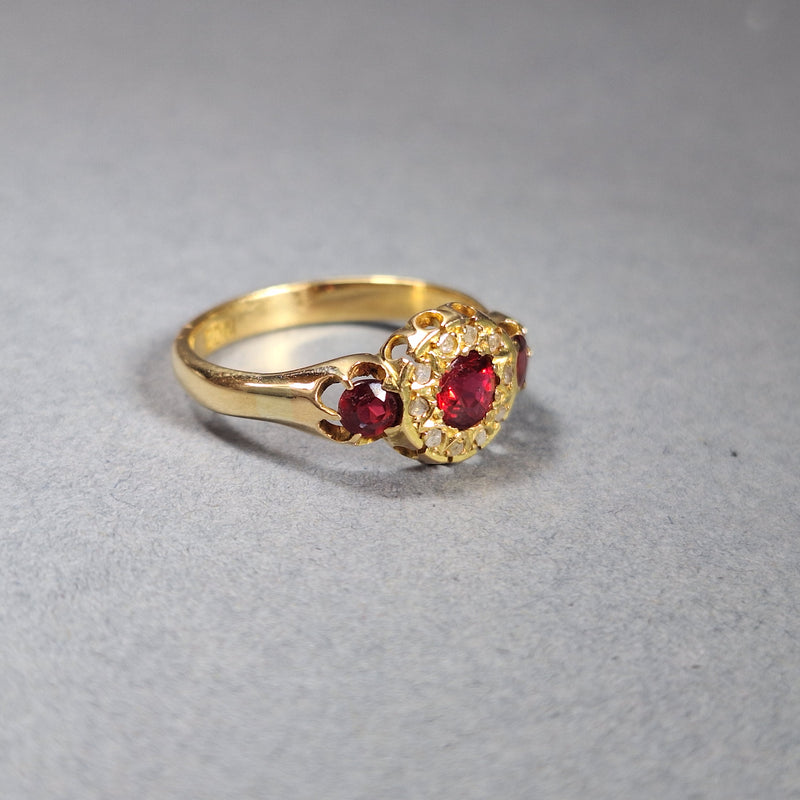 Vintage 18ct Ruby & Diamond ring