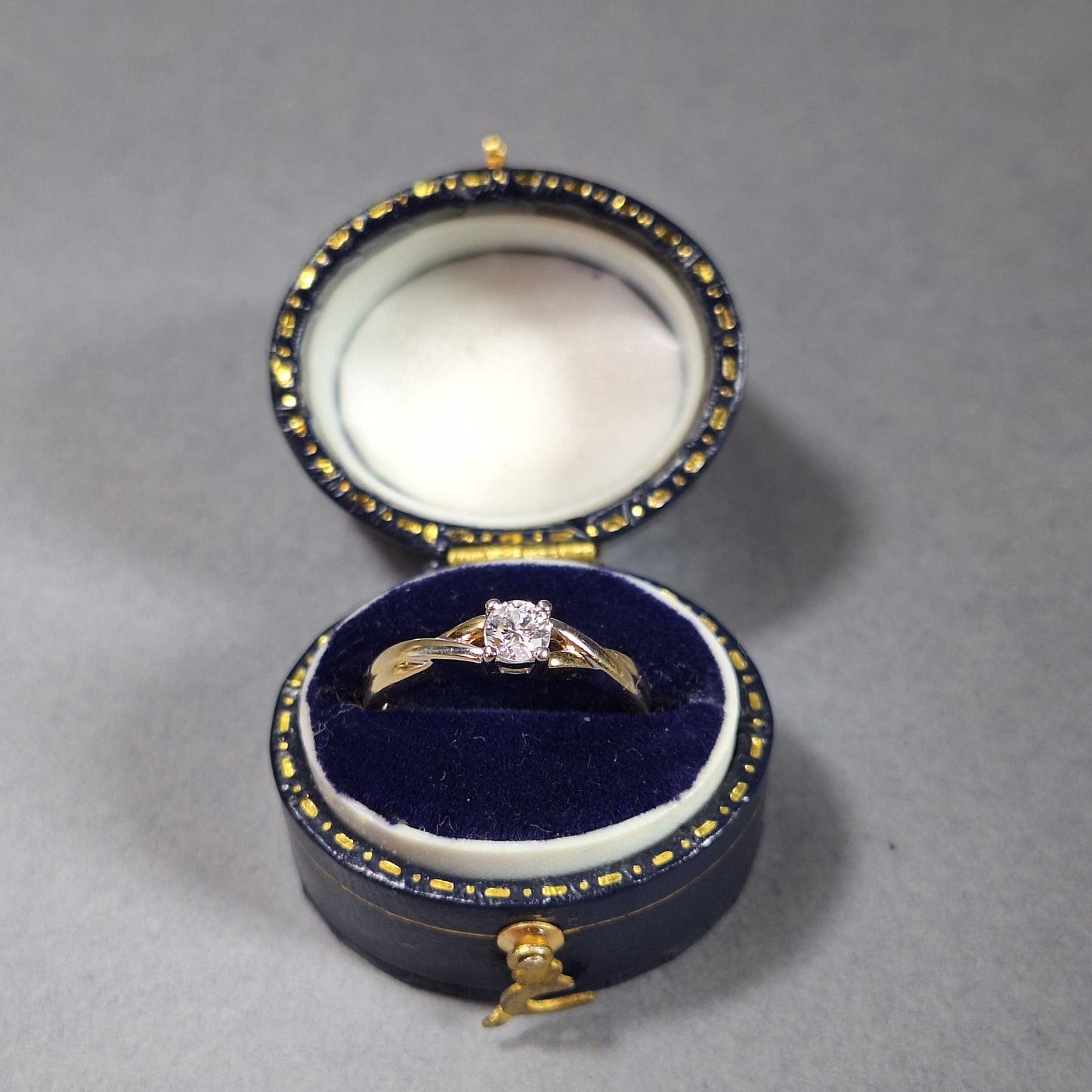 18ct Gold Diamond Single Stone Engagement Ring