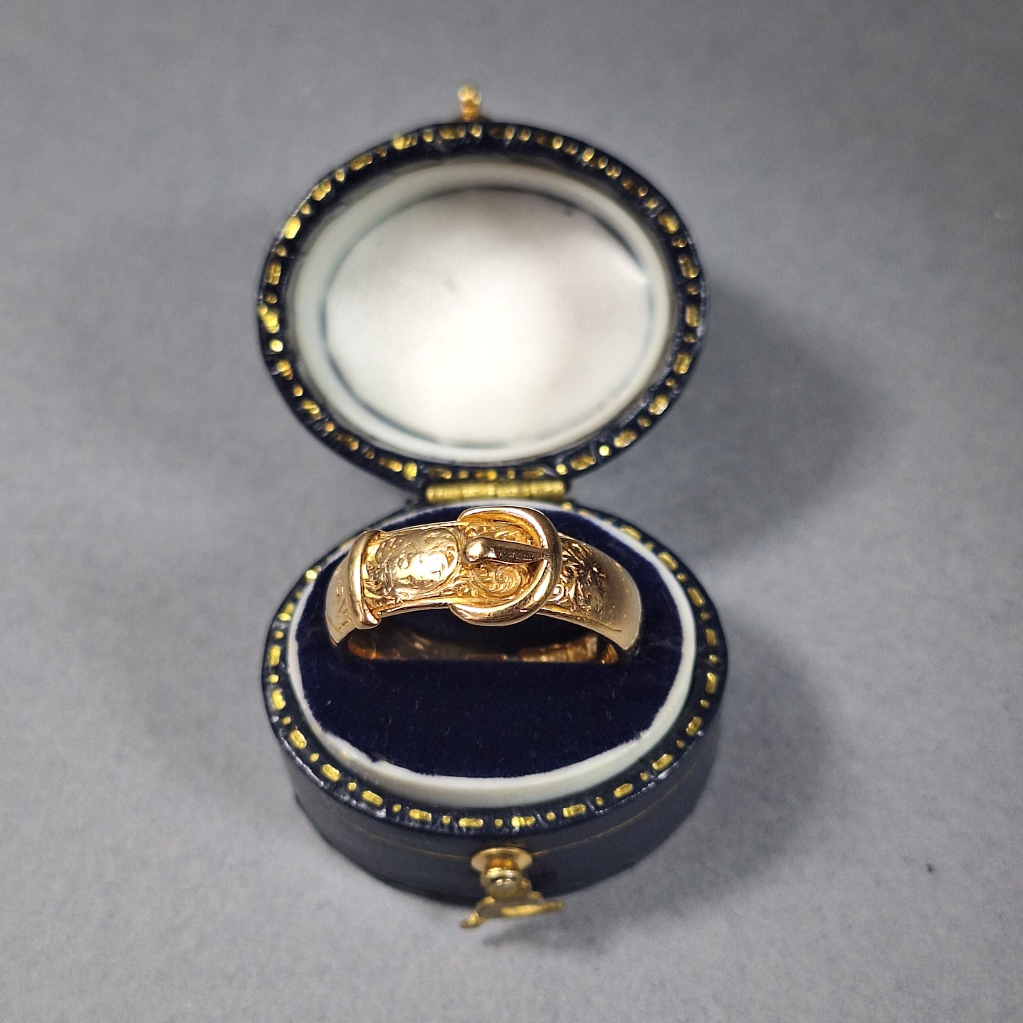 Solid old-style 18ct yellow gold Buckle ring