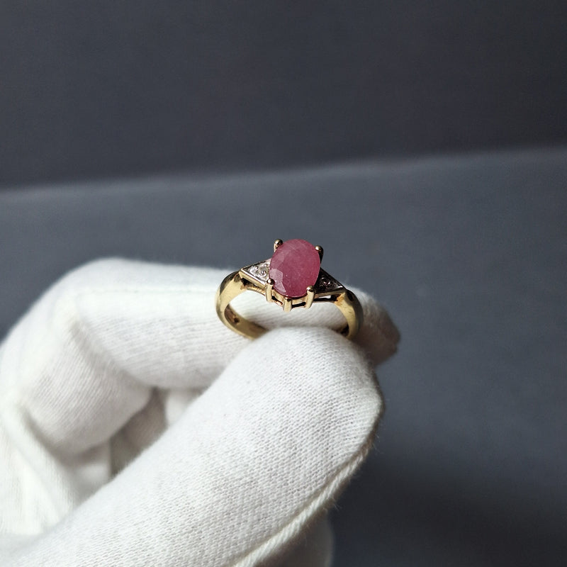 Vintage Ruby & Diamond 9ct yellow gold ring