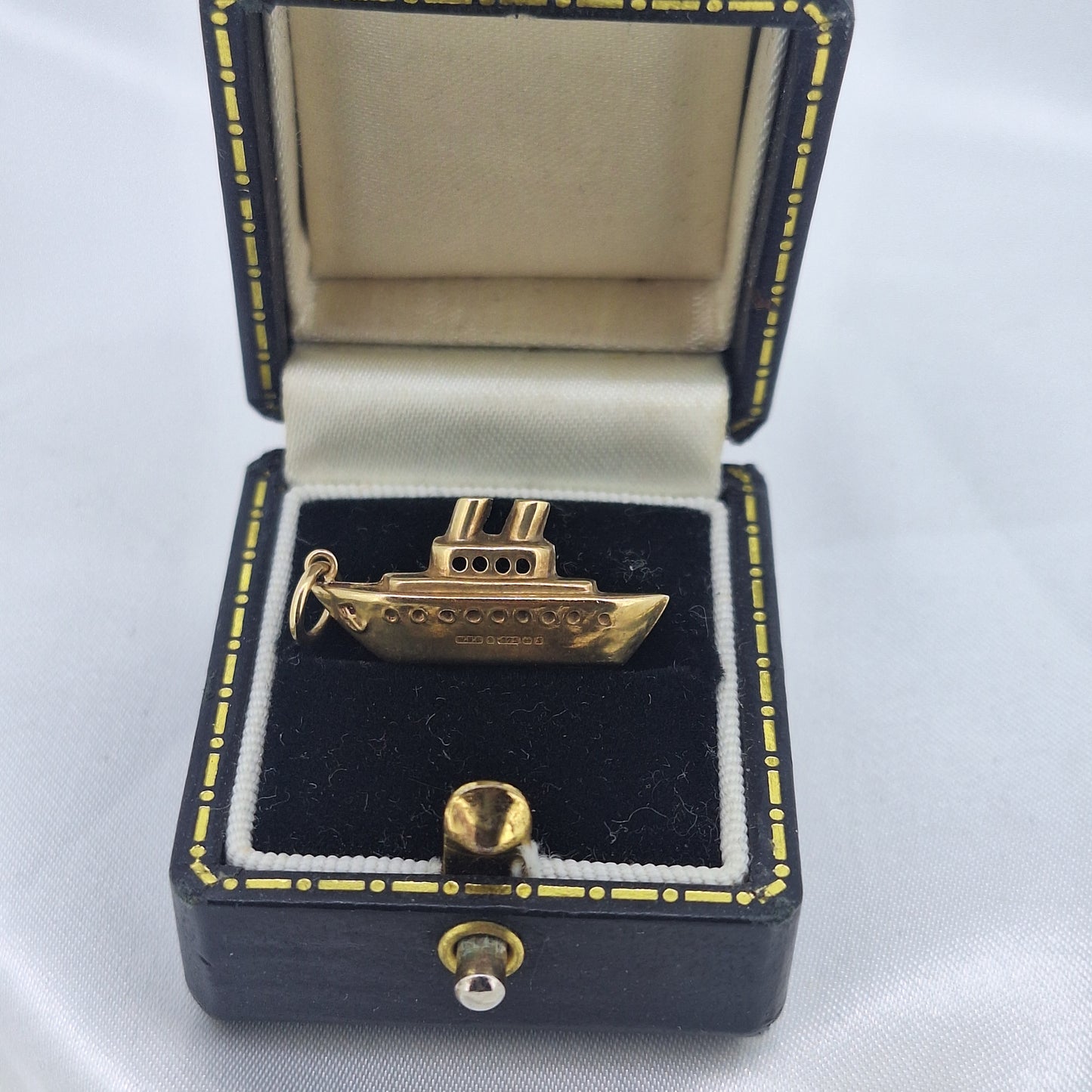 9ct Boat charm