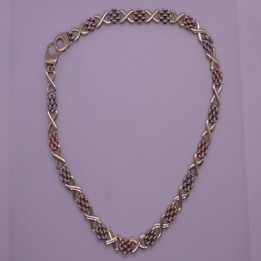 Vintage Kiss linked three coloured 9ct Gold chain 16"
